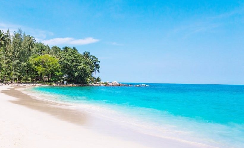 Hill Country to Coastal BlissSri Lanka Travel Package Image