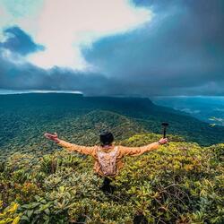 Discover the Thunhisgala Peak– Knuckles Mountain Range.